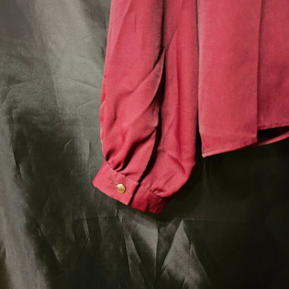 Basic Model beautiful bourdeaux tie front blouse. Size L - Picture 5 of 5